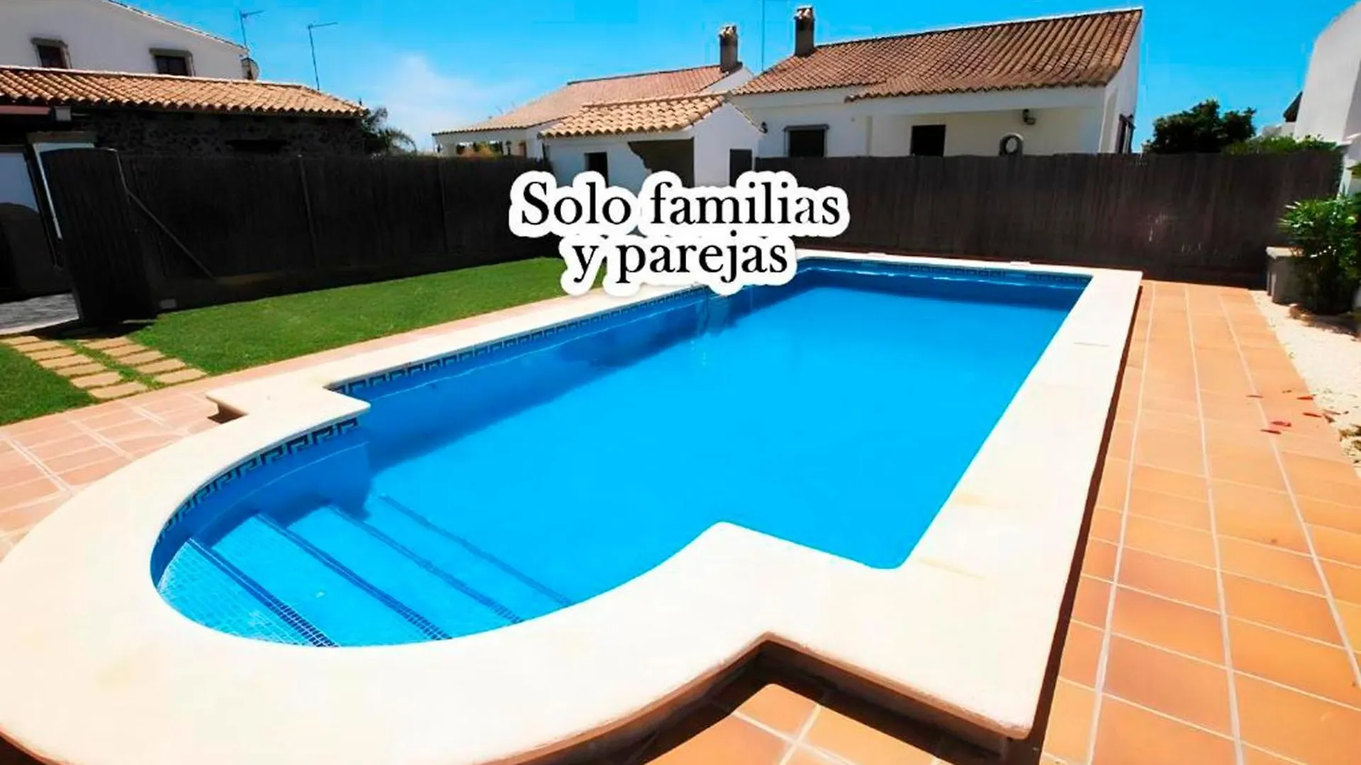Chalet Con Piscina Compartida Y Jardin Privado Cadiz