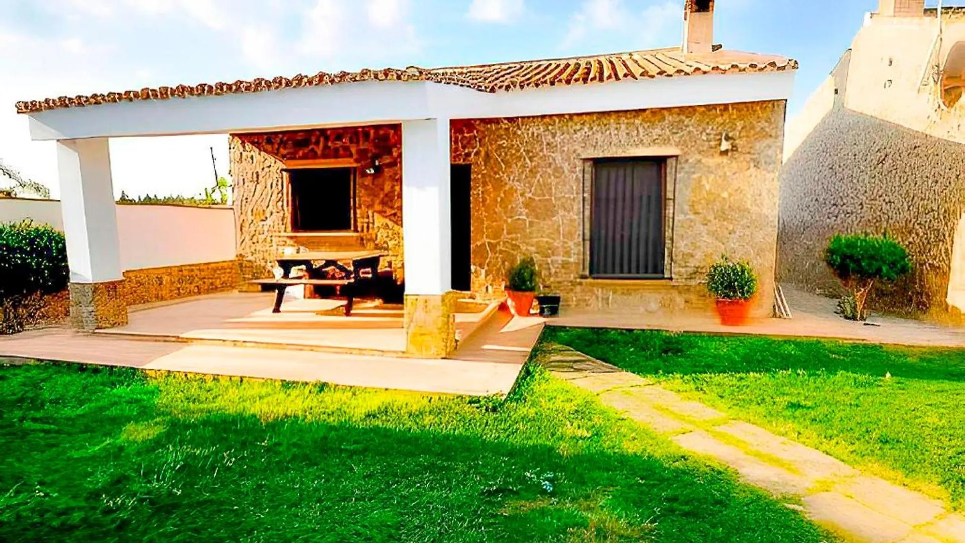 Chalet Con Piscina Compartida Y Jardin Privado Cádiz Španělsko