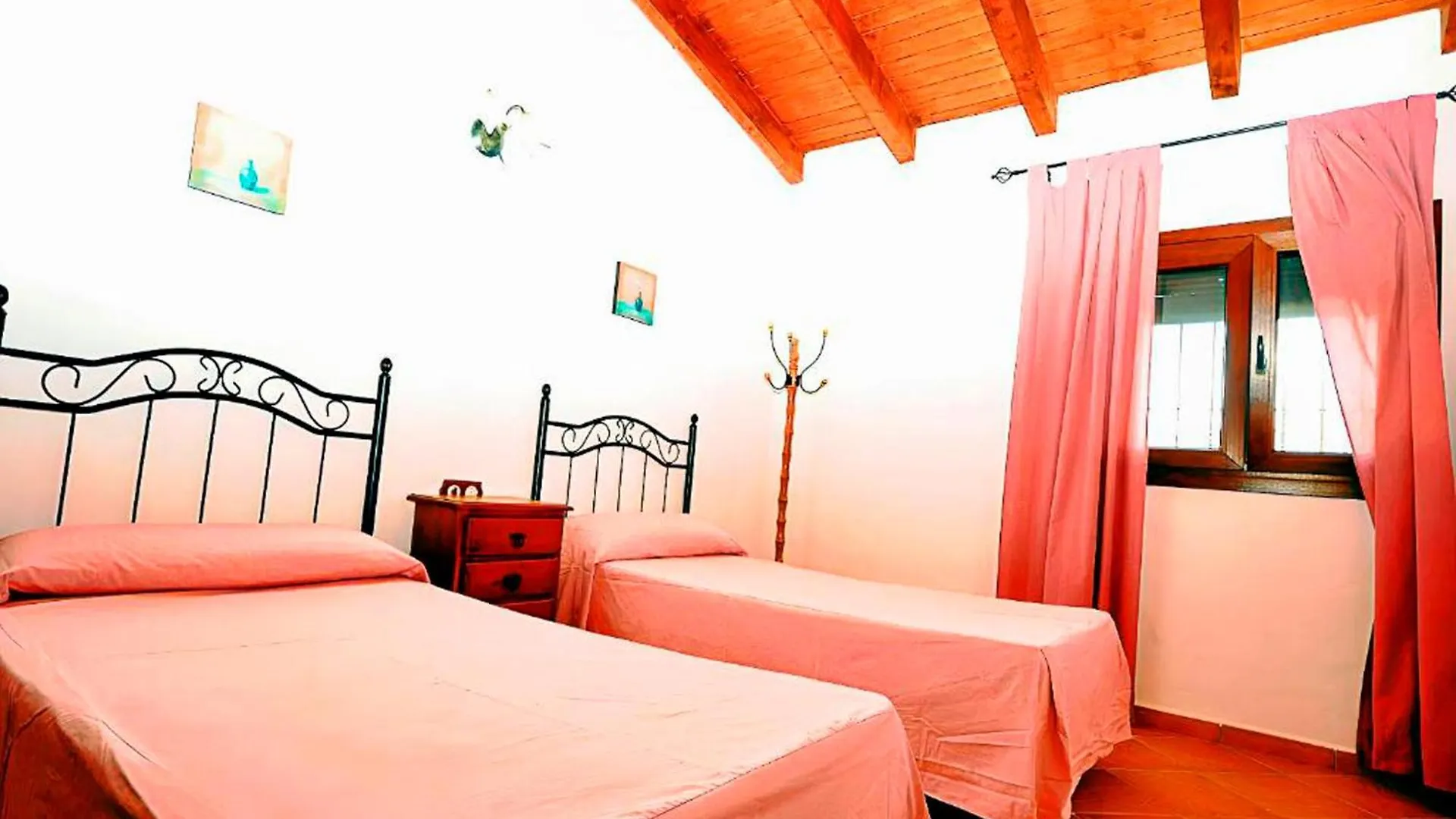 Chalet Con Piscina Compartida Y Jardin Privado Cadiz 0*,  Spain
