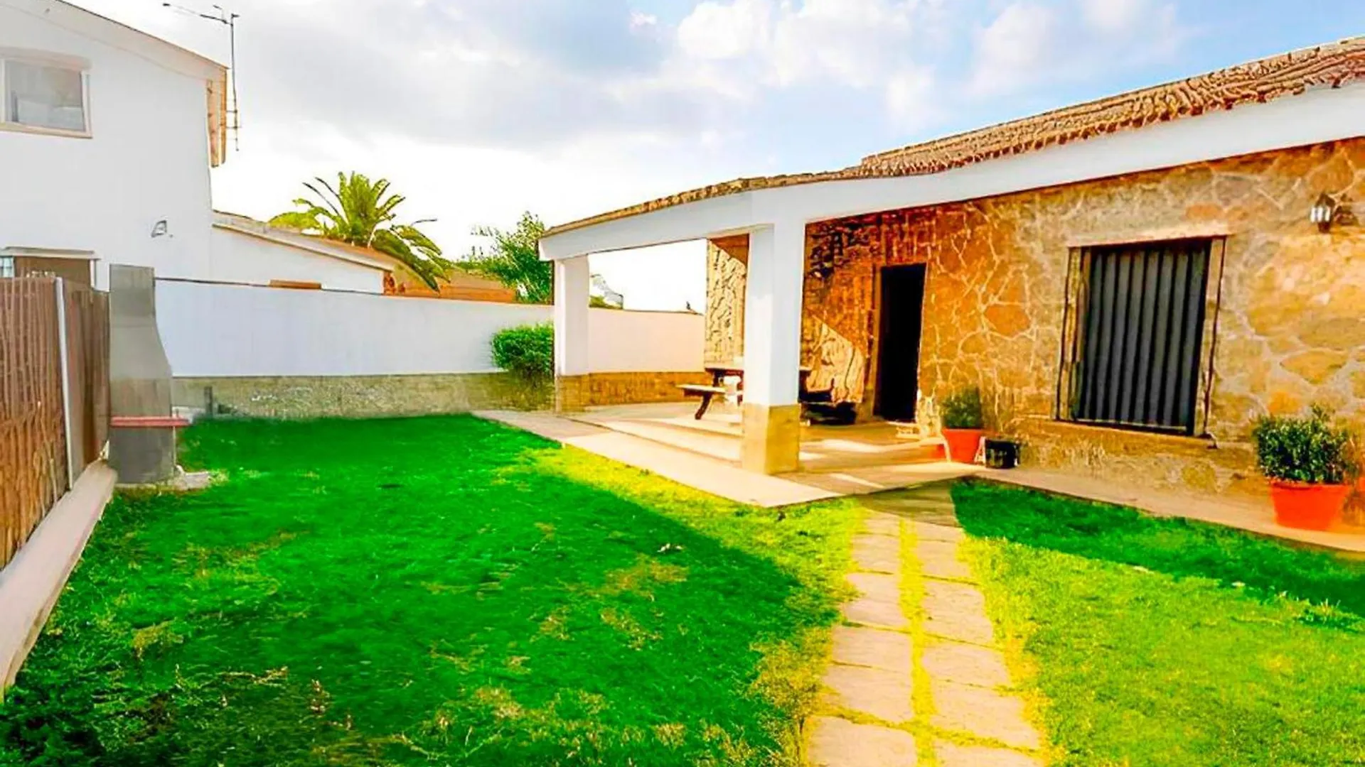 Chalet Con Piscina Compartida Y Jardin Privado Cadiz Apartment