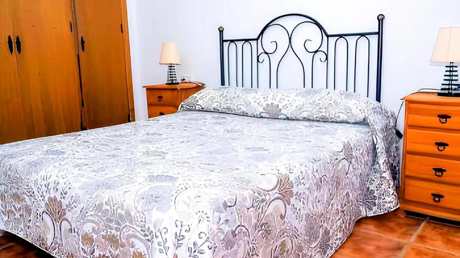 Chalet Con Piscina Compartida Y Jardin Privado Cadiz