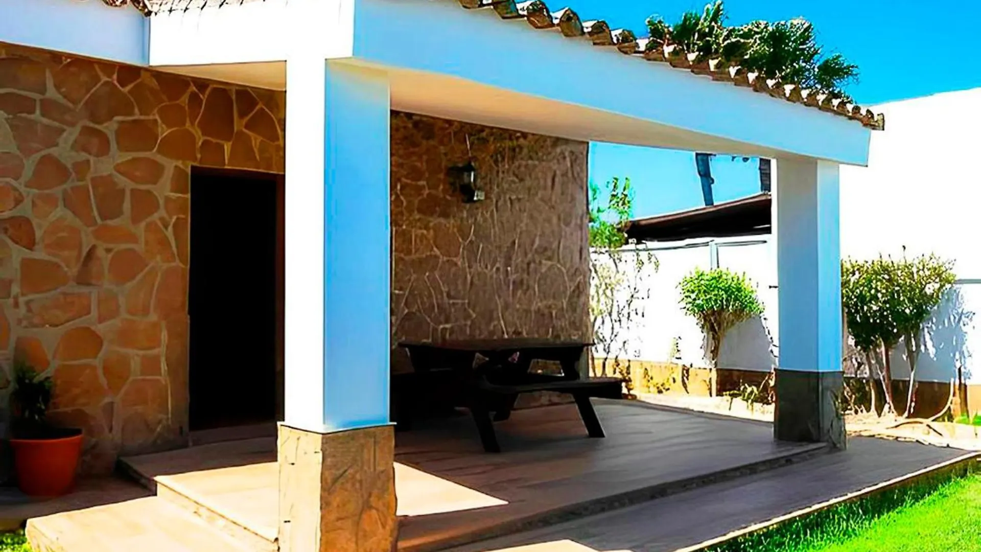 Chalet Con Piscina Compartida Y Jardin Privado Cádiz 0*,  Španělsko