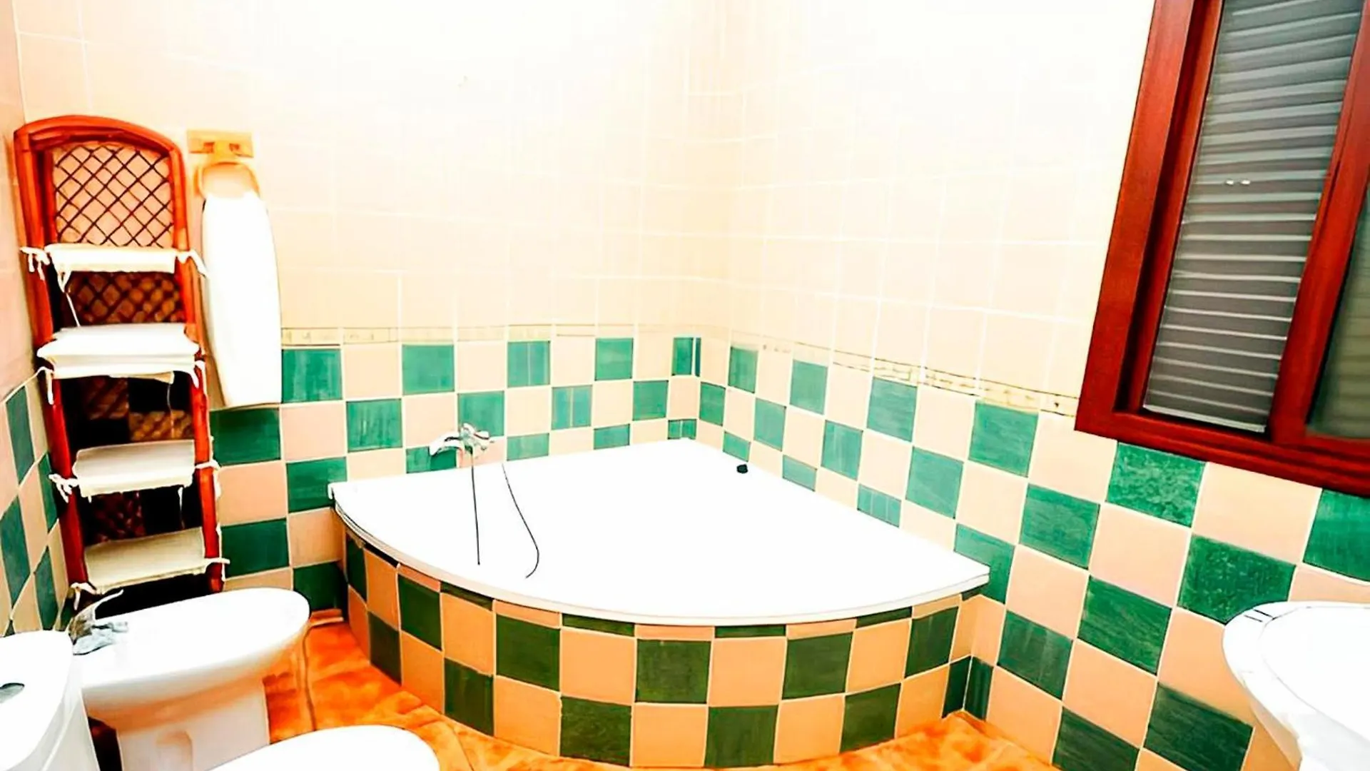 Chalet Con Piscina Compartida Y Jardin Privado Cadiz